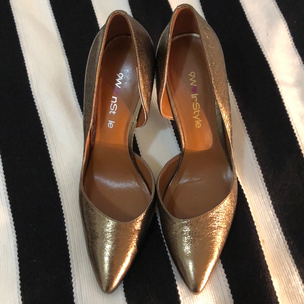 Used Nine West Gold Pumps. Size 7.5
